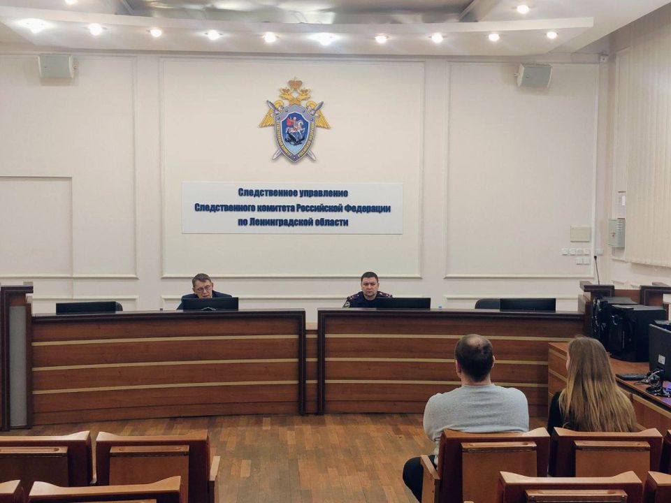 Руководитель следственного управления Следственного комитета Российской Федерации по Ленинградской области Сергей Тихонович Сазин провел прием граждан в очном формате, а также в режиме видео-конференц-связи