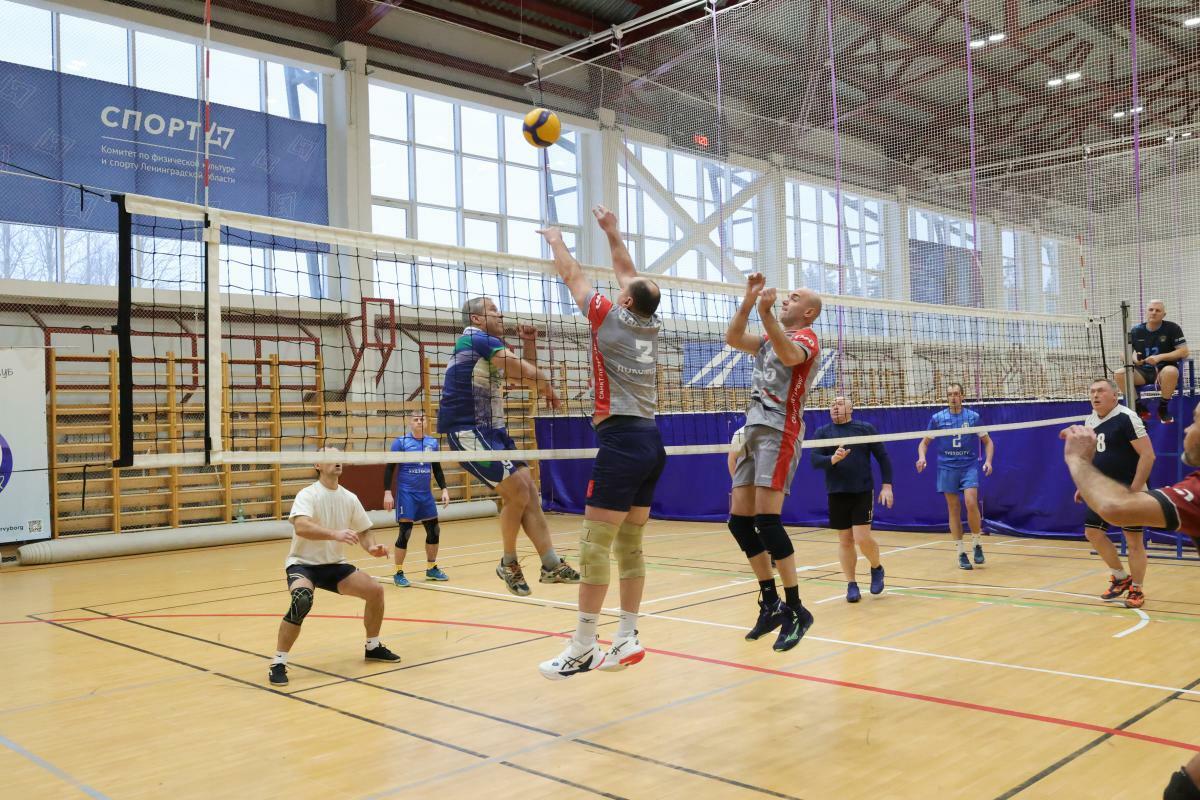В Выборге прошел памятный турнир по волейболу среди ветеранов