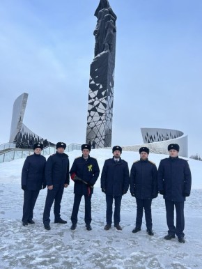 Заместитель руководителя следственного управления и коллектив следственного отдела по городу Гатчине приняли участие в торжественно-траурном мероприятии в Зайцево