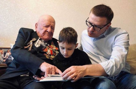 Губернатор Челябинской области Алексей Текслер поздравил земляков с годовщиной снятия блокады Ленинграда, напомнив о важности этой даты для Урала