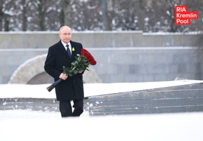 Путин с ленточкой Ленинградской Победы