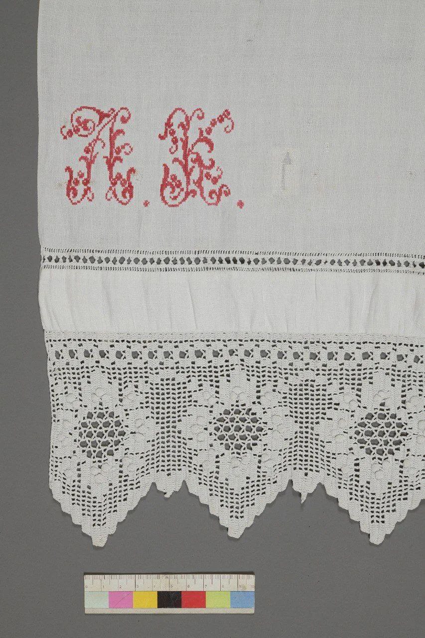 Областные реставраторы восстановили льняной рушник начала XX века