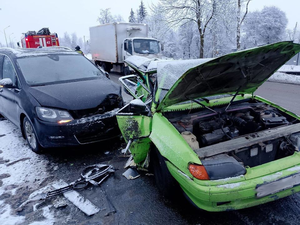 За прошедшие сутки подразделения территориального пожарно-спасательного гарнизона Ленинградской области реагировали на 20 оперативных событий: