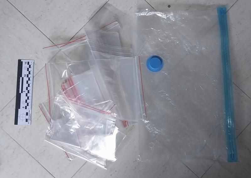 Транспортные полицейские поймали на товарной станции наркокурьера из Ленобласти