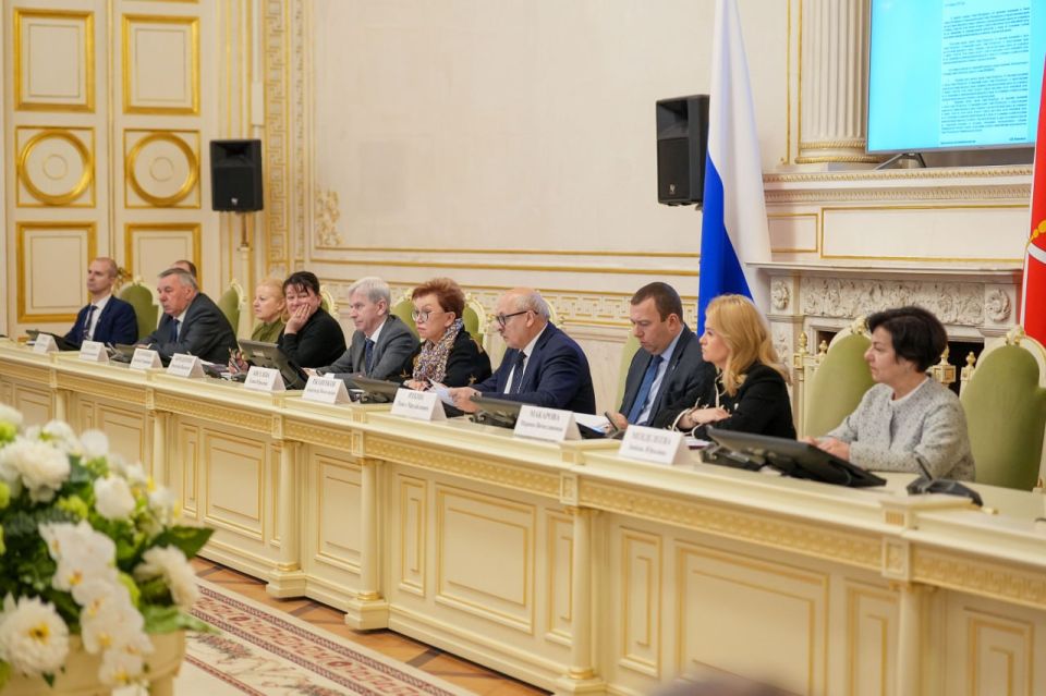 Состоялось заседание комиссии по соцполитике и здравоохранению