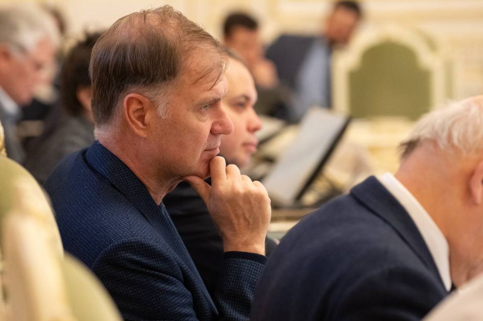 Парламентарии решили взять в работу сразу две инициативы МП СПб