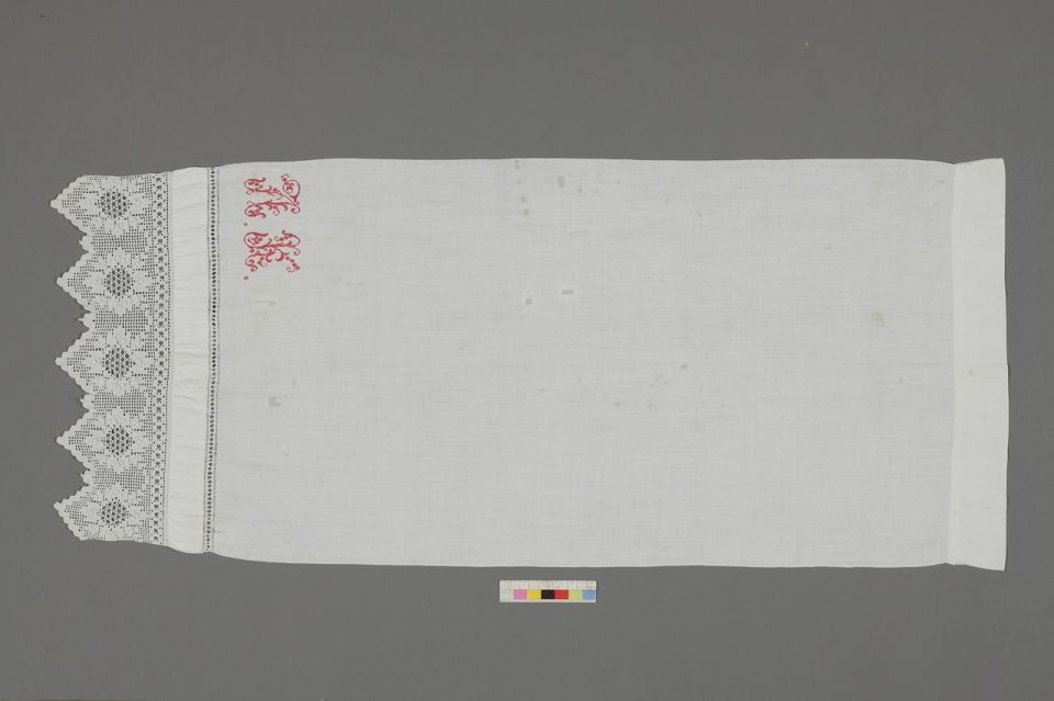 В Ленобласти отреставрировали старинное полотенце