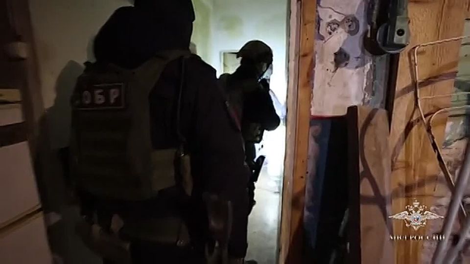 Группа жилищных аферистов забирали квартиры у асоциальных жителей Ленобласти и оставляли себе