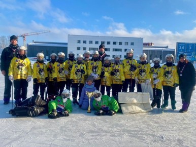 Юные хоккеистки из Всеволожска взяли серебро на турнире "Плетеный мяч"