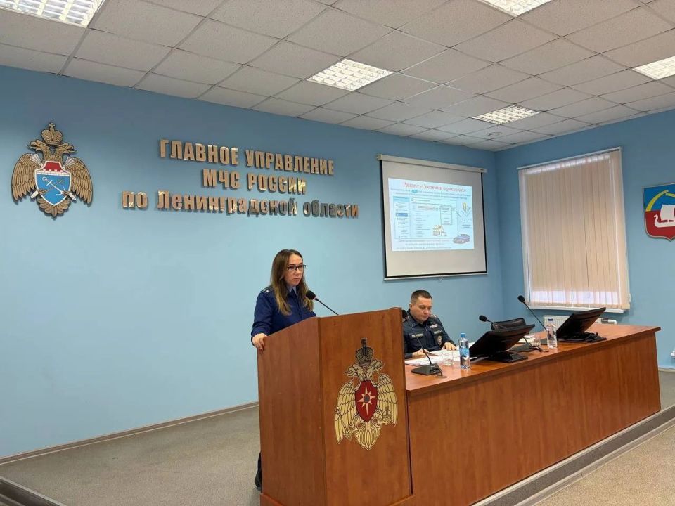 Прокурор отдела по надзору за исполнением законодательства о противодействии коррупции приняла участие в служебной подготовке сотрудников Главного управления МЧС России по Ленинградской области