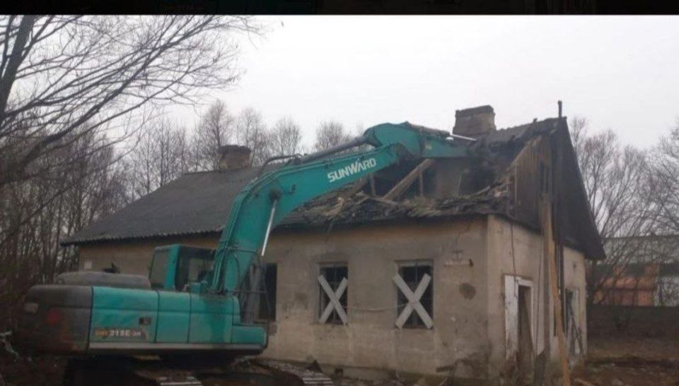 В Волховском районе аварийные дома снесены по иску прокуратуры
