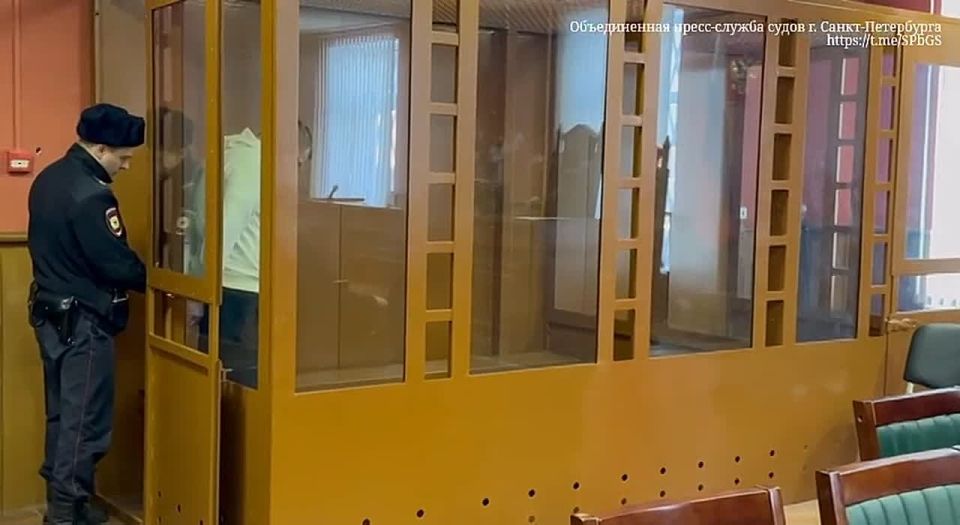 Задержанного за взятку начальника одного из отделов УМВД Выборгского района отправили под стражу на 2 месяца