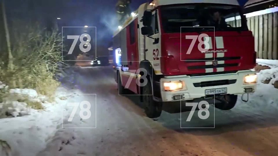 В Выборге во время пожара в двухэтажном доме погибла женщина