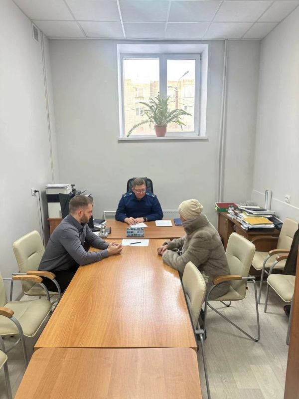 Подпорожский городской прокурор провёл выездной приём граждан Подпорожский городской прокурор провёл выездной приём граждан