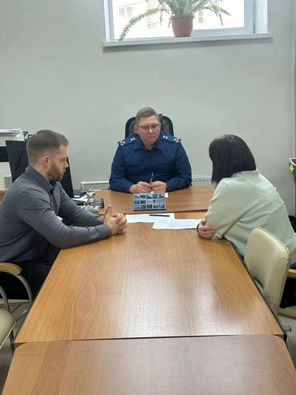 Подпорожский городской прокурор провёл выездной приём граждан Подпорожский городской прокурор провёл выездной приём граждан