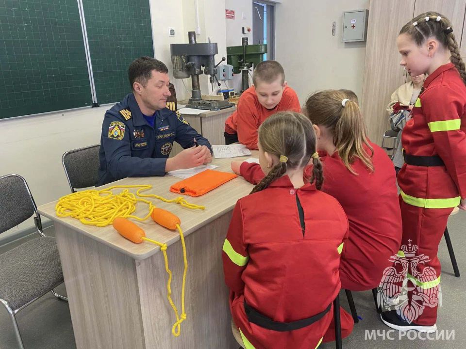 РАЙОННЫЙ СМОТР-КОНКУРС: БЕЗОПАСНОСТЬ НА ВОДЕ И ПРОТИВОПОЖАРНАЯ ЗАЩИТА РАЙОННЫЙ СМОТР-КОНКУРС: БЕЗОПАСНОСТЬ НА ВОДЕ И ПРОТИВОПОЖАРНАЯ ЗАЩИТА