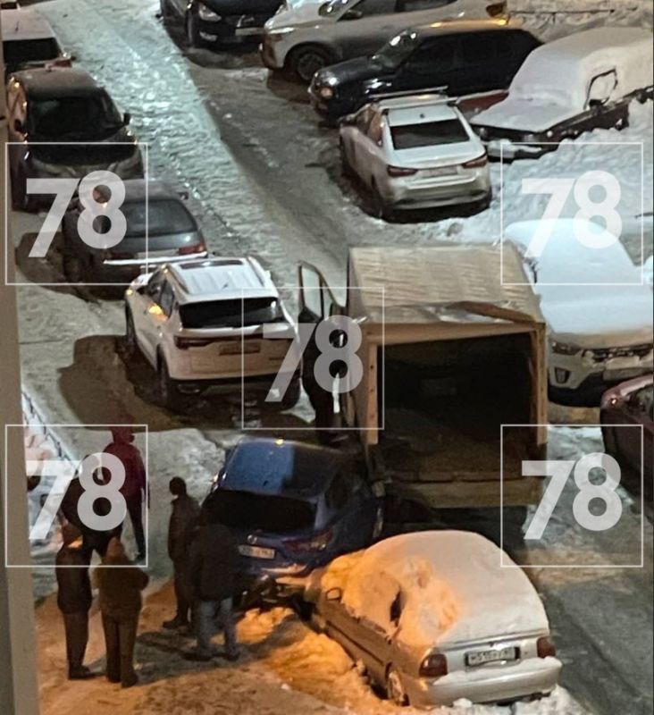 Водитель легковушки протаранил «Газель» в Кудрово Водитель легковушки протаранил «Газель» в Кудрово