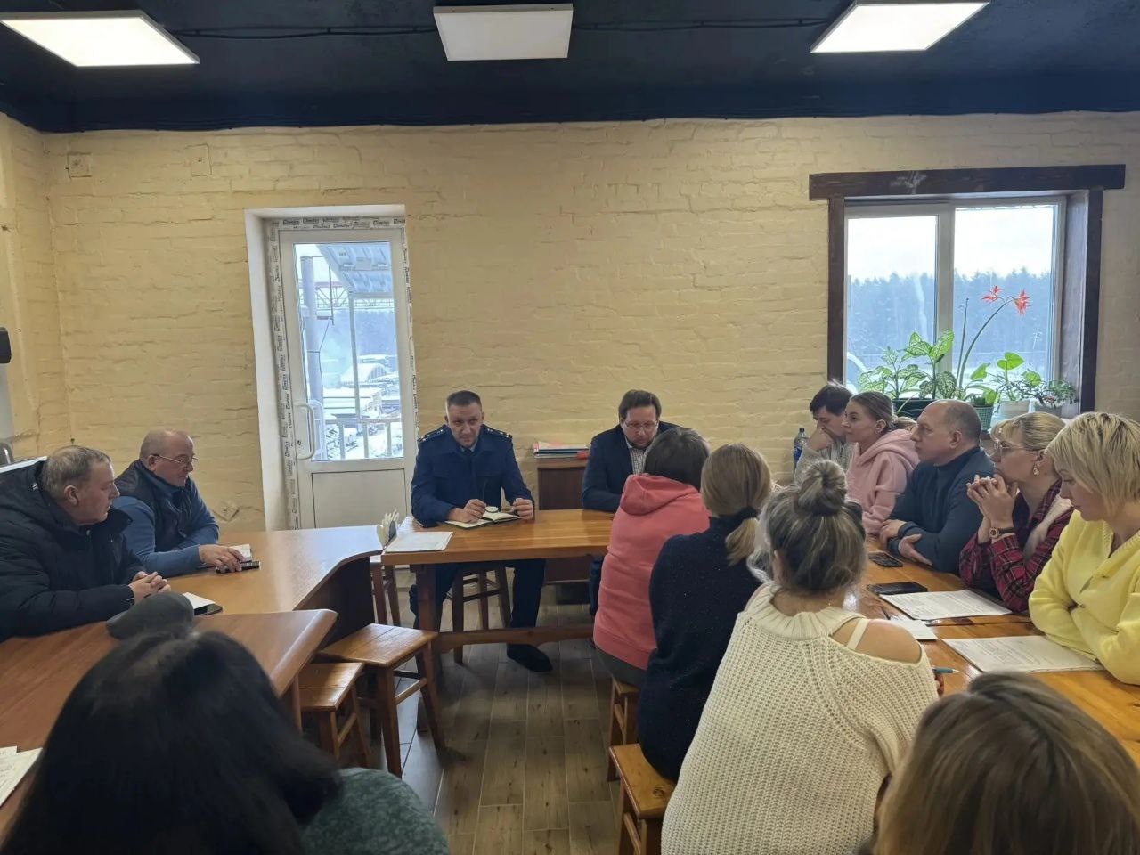 Лужский городской прокурор Евгений Смагин провёл личный приём жителей Толмачёвского городского поселения Лужского района Ленинградской области Лужский городской прокурор Евгений Смагин провёл личный приём жителей Толмачёвского городского поселения Лужского района Ленинградской области