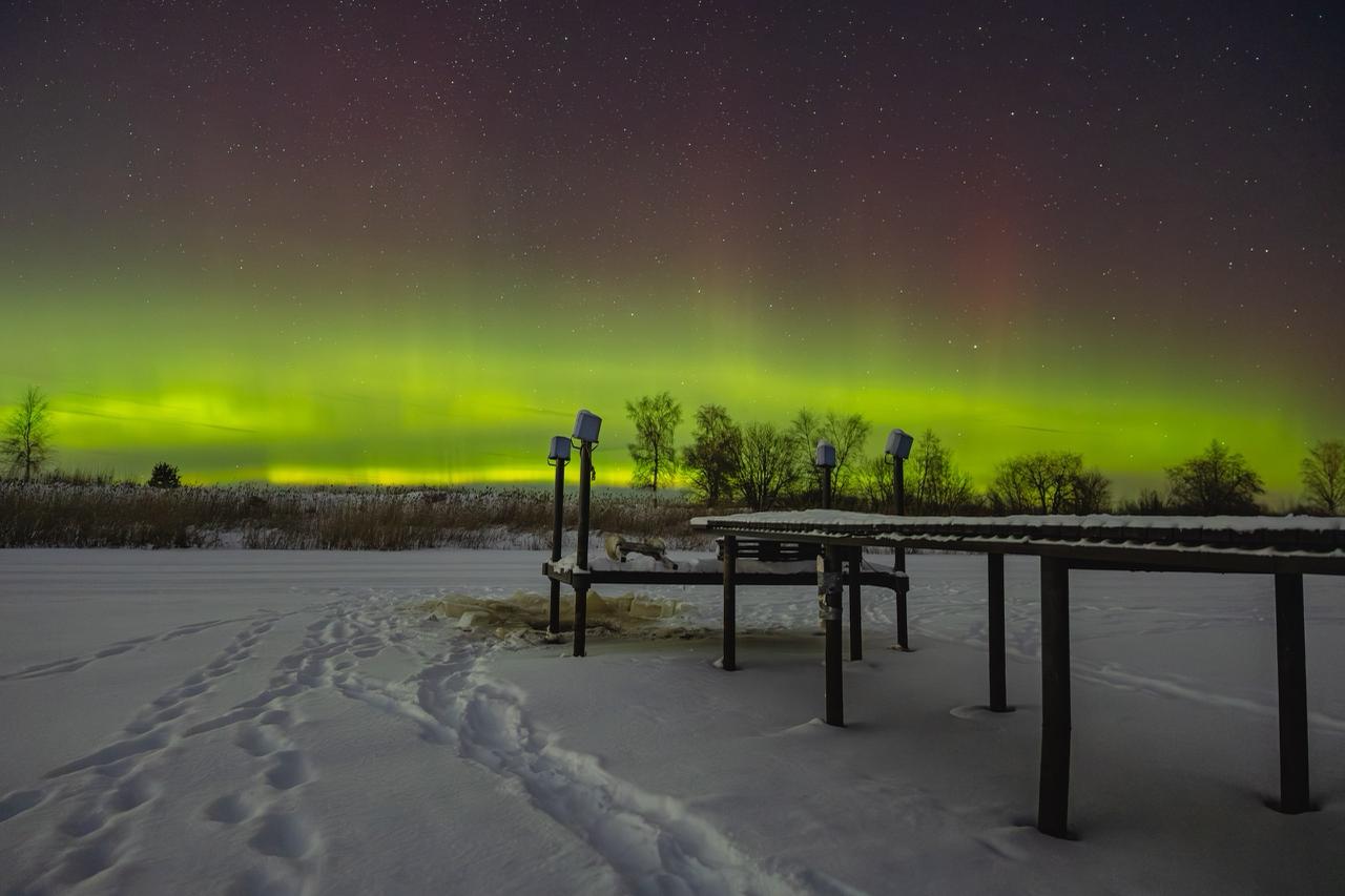Долгожданное северное сияние озарило небо над Ленобластью