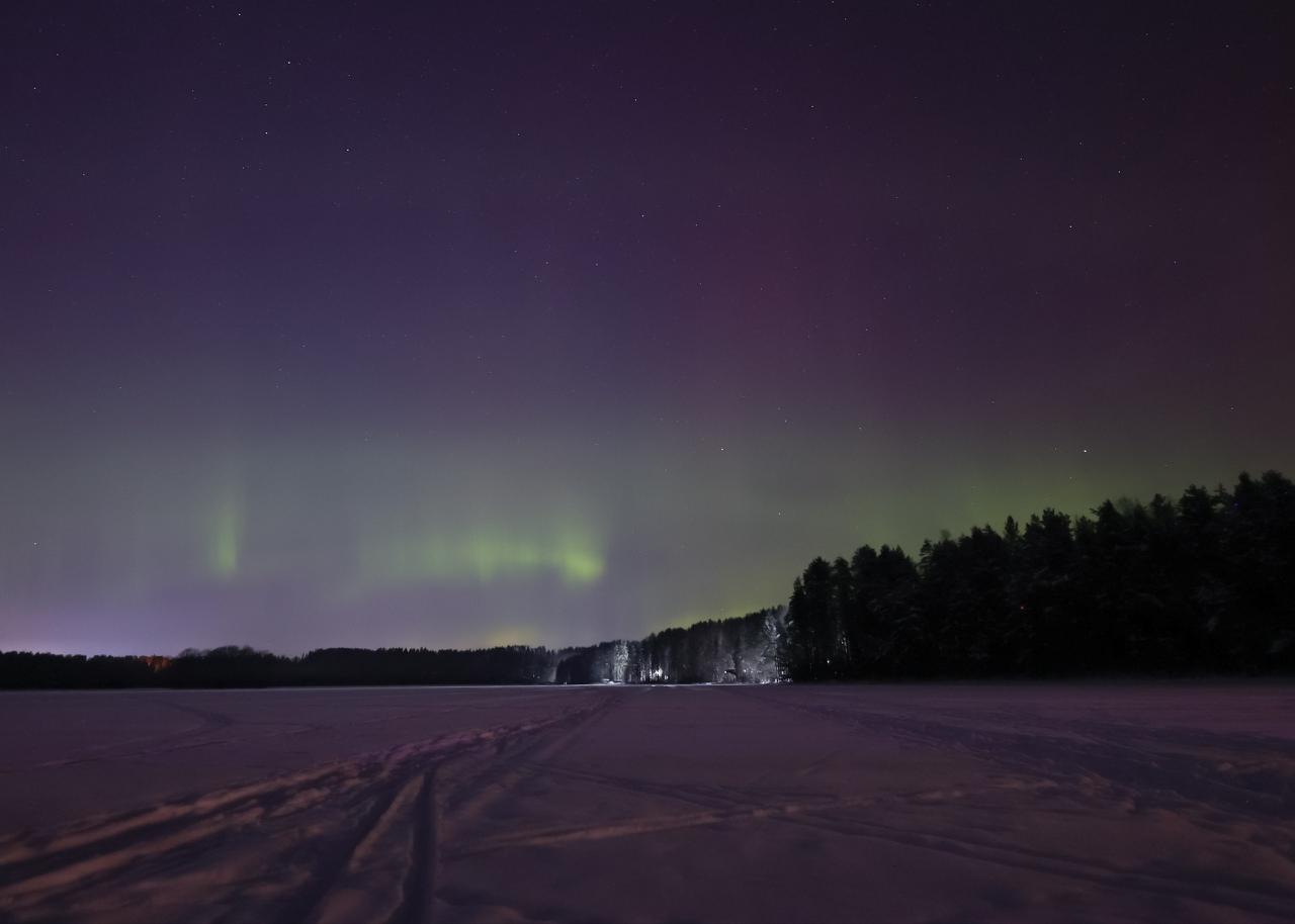 Долгожданное северное сияние озарило небо над Ленобластью Долгожданное северное сияние озарило небо над Ленобластью