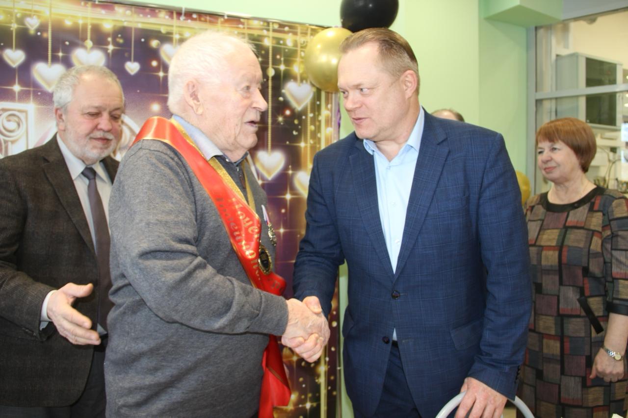 Ветеран из Алеховщины Владимир Савельев отпраздновал вековой юбилей Ветеран из Алеховщины Владимир Савельев отпраздновал вековой юбилей