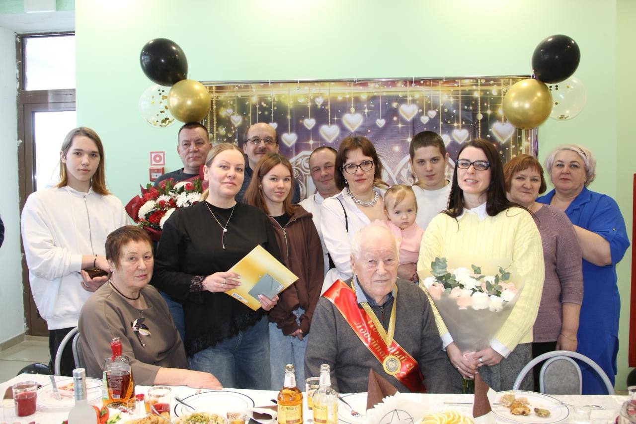 Ветеран из Алеховщины Владимир Савельев отпраздновал вековой юбилей Ветеран из Алеховщины Владимир Савельев отпраздновал вековой юбилей