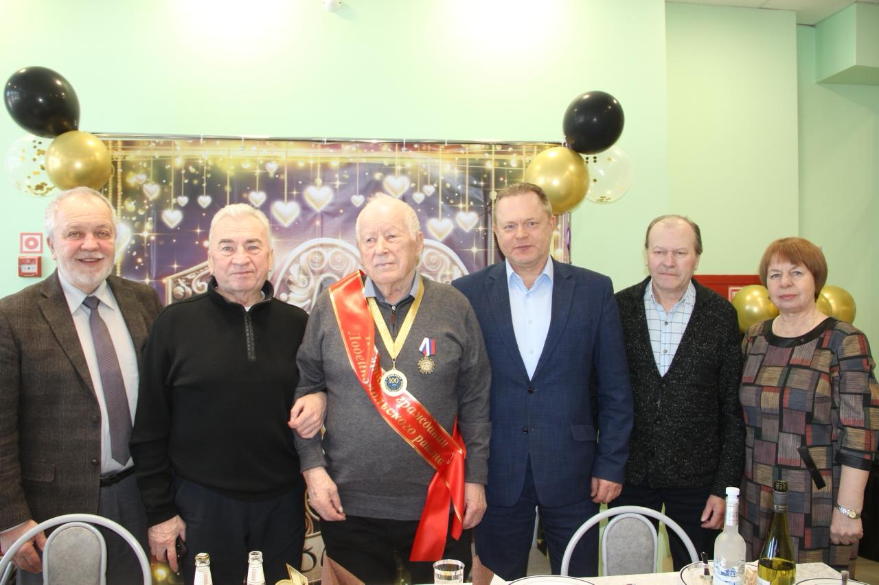 Ветеран из Алеховщины Владимир Савельев отпраздновал вековой юбилей Ветеран из Алеховщины Владимир Савельев отпраздновал вековой юбилей