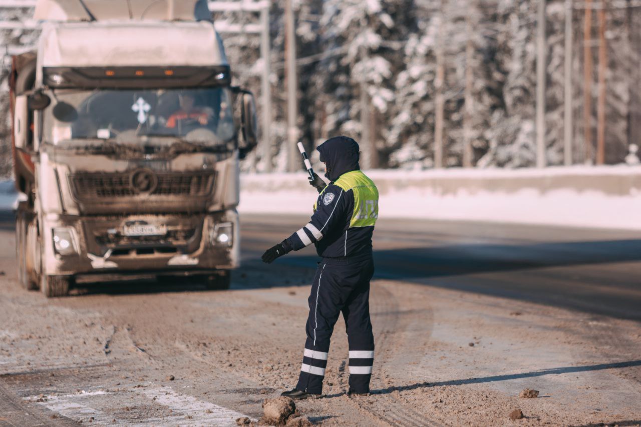 Госавтоинспекторы регулярно проверяют «грузовики-невидимки» Госавтоинспекторы регулярно проверяют «грузовики-невидимки»