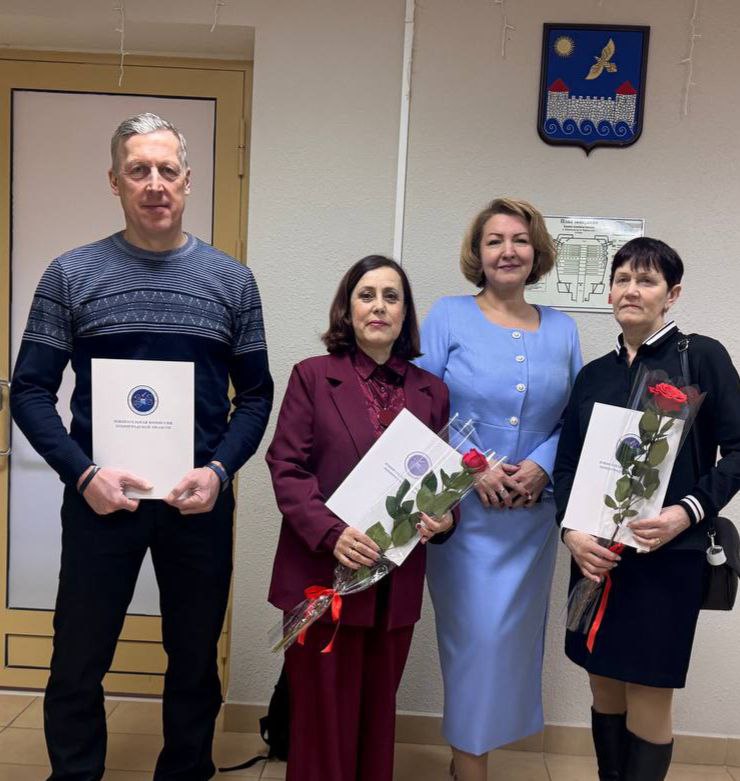 В администрации Кингисеппского района состоялось вручение наград Избирательной комиссии Ленинградской области членам участковых избирательных комиссий Кингисеппского района, проработавших в избирательной системе более 20 лет В администрации Кингисеппского района состоялось вручение наград Избирательной комиссии Ленинградской области членам участковых избирательных комиссий Кингисеппского района, проработавших в избирательной системе более 20 лет