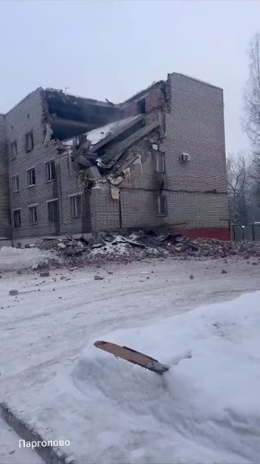 Первое видео с места взрыва в Сертолово — можно заметить, как из руин поднимается дымок