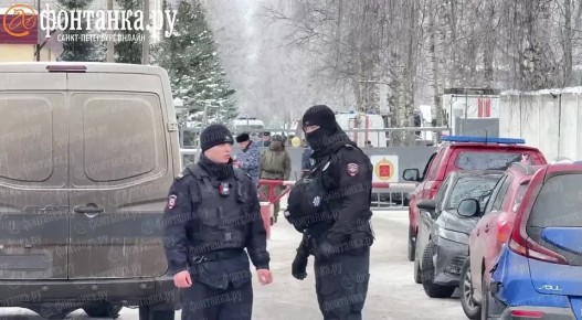 На месте взрыва в военной комендатуре в Ленинградской области продолжают работу экстренные службы