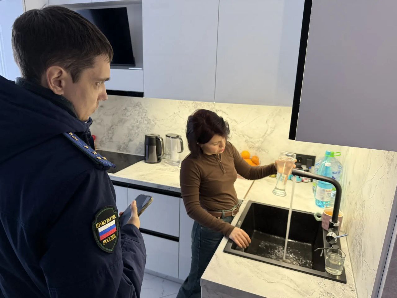 Тосненская городская прокуратура проводит проверку по факту поставки коммунального ресурса ненадлежащего качества жителям г. Тельмана Тосненская городская прокуратура проводит проверку по факту поставки коммунального ресурса ненадлежащего качества жителям г. Тельмана