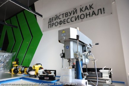 Пока одни в школе осваивают теорию, другие уже примеряются к профессии