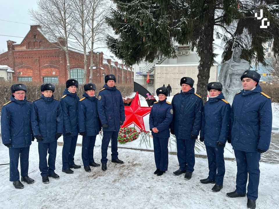 В преддверии Дня Защитника Отечества следователи приняли участие в торжественном мероприятии