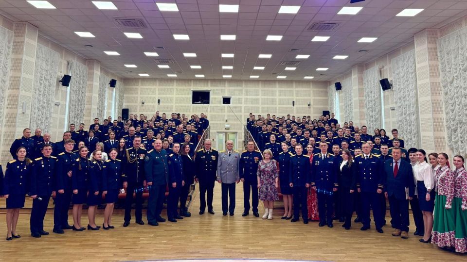 В Санкт-Петербургской академии Следственного комитета Российской Федерации в преддверии Дня защитника Отечества состоялось торжественное мероприятие