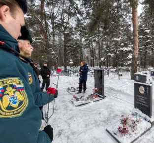 СЛАВА ЗАЩИТНИКАМ ОТЕЧЕСТВА!