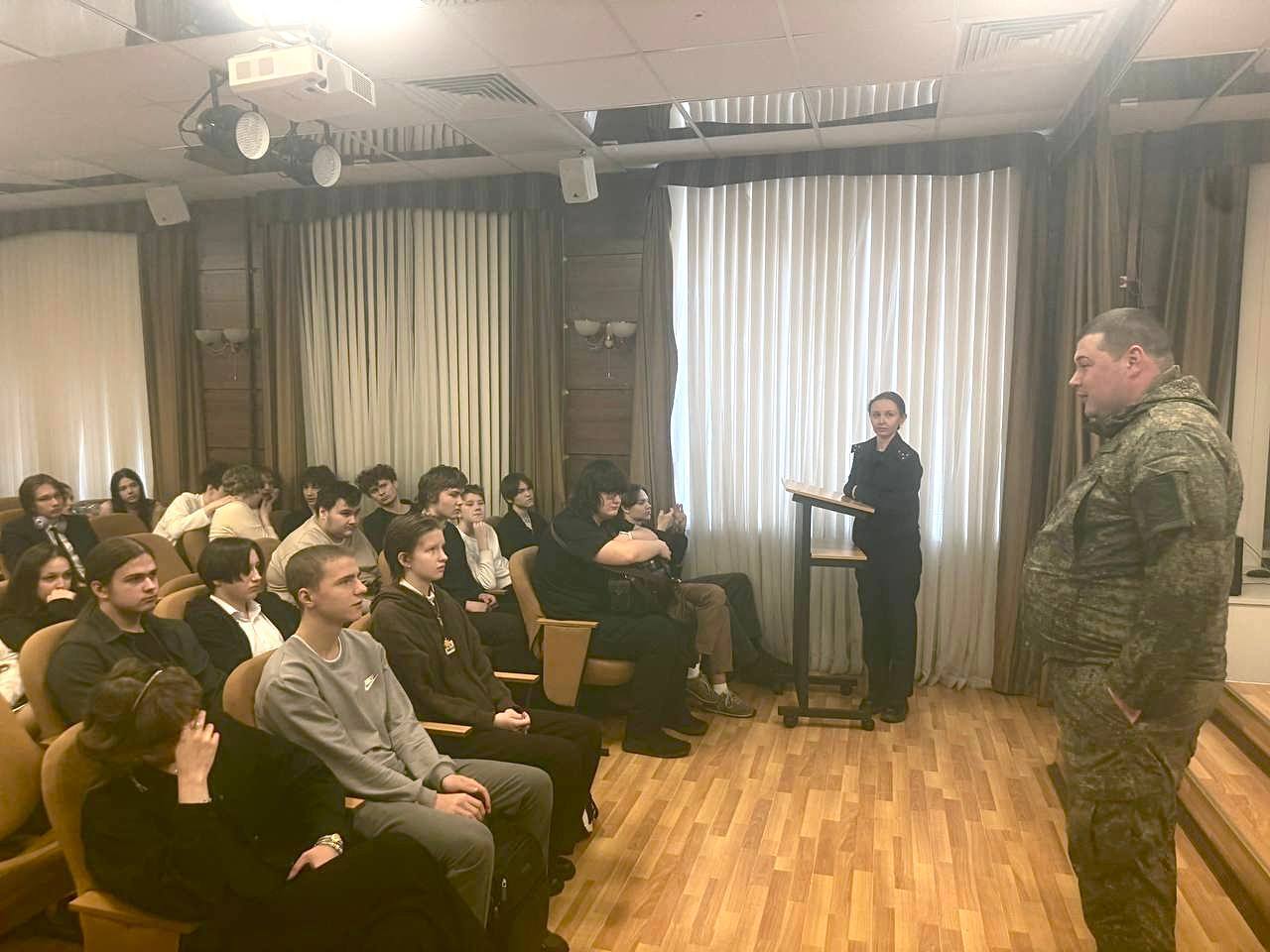 В честь Дня защитника Отечества сотрудники ГСУ СК Росси по Санкт-Петербургу провели уроки мужества в школах города В честь Дня защитника Отечества сотрудники ГСУ СК Росси по Санкт-Петербургу провели уроки мужества в школах города