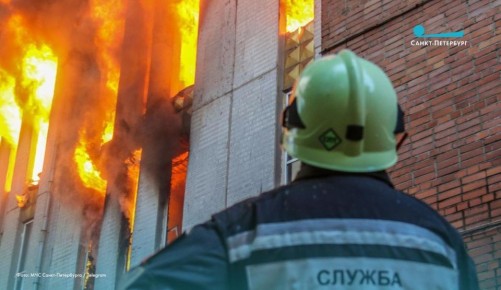 15 человек спасены из пожара в Сосновом Бору