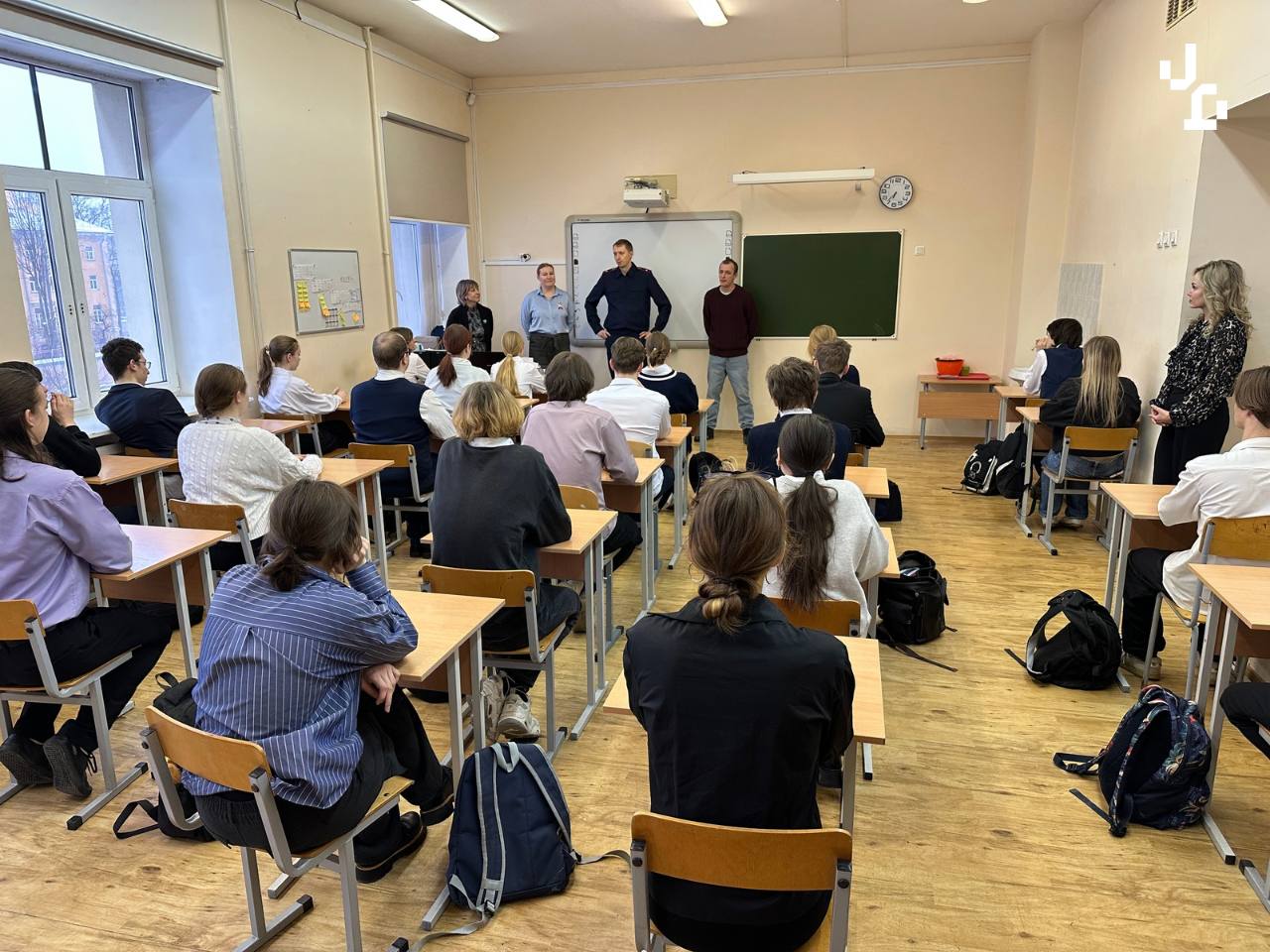 В честь Дня защитника Отечества сотрудники ГСУ СК Росси по Санкт-Петербургу провели уроки мужества в школах города В честь Дня защитника Отечества сотрудники ГСУ СК Росси по Санкт-Петербургу провели уроки мужества в школах города