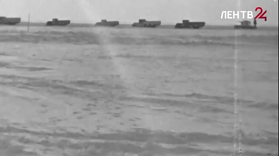 Ленинград выжил, потому что по ладожскому льду днём и ночью в любую погоду, под обстрелами и бомбёжками шли машины