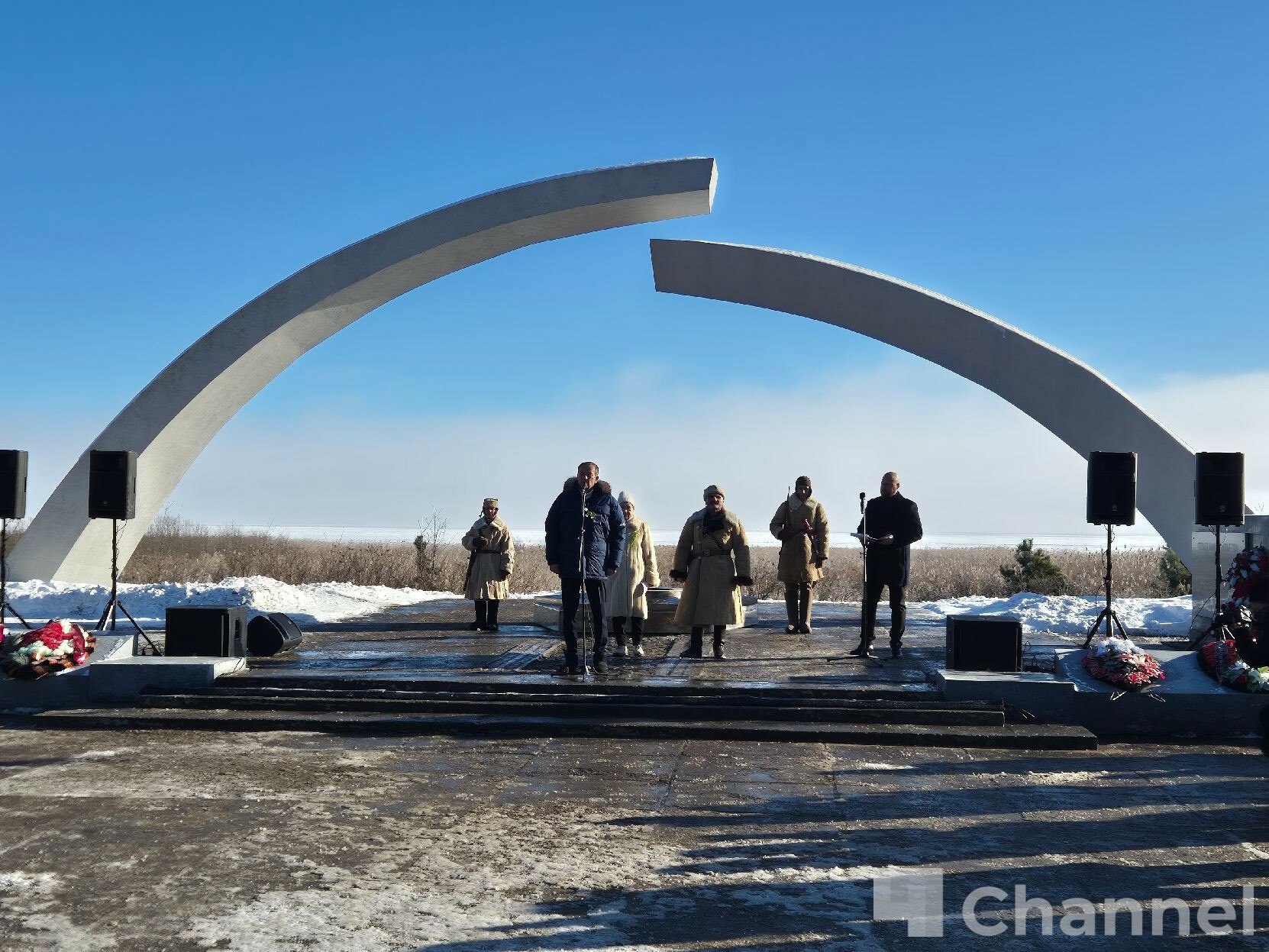 На Ладоге прошла первая историческая реконструкция проезда автомобильного конвоя по маршруту "Дорога жизни" На Ладоге прошла первая историческая реконструкция проезда автомобильного конвоя по маршруту "Дорога жизни"