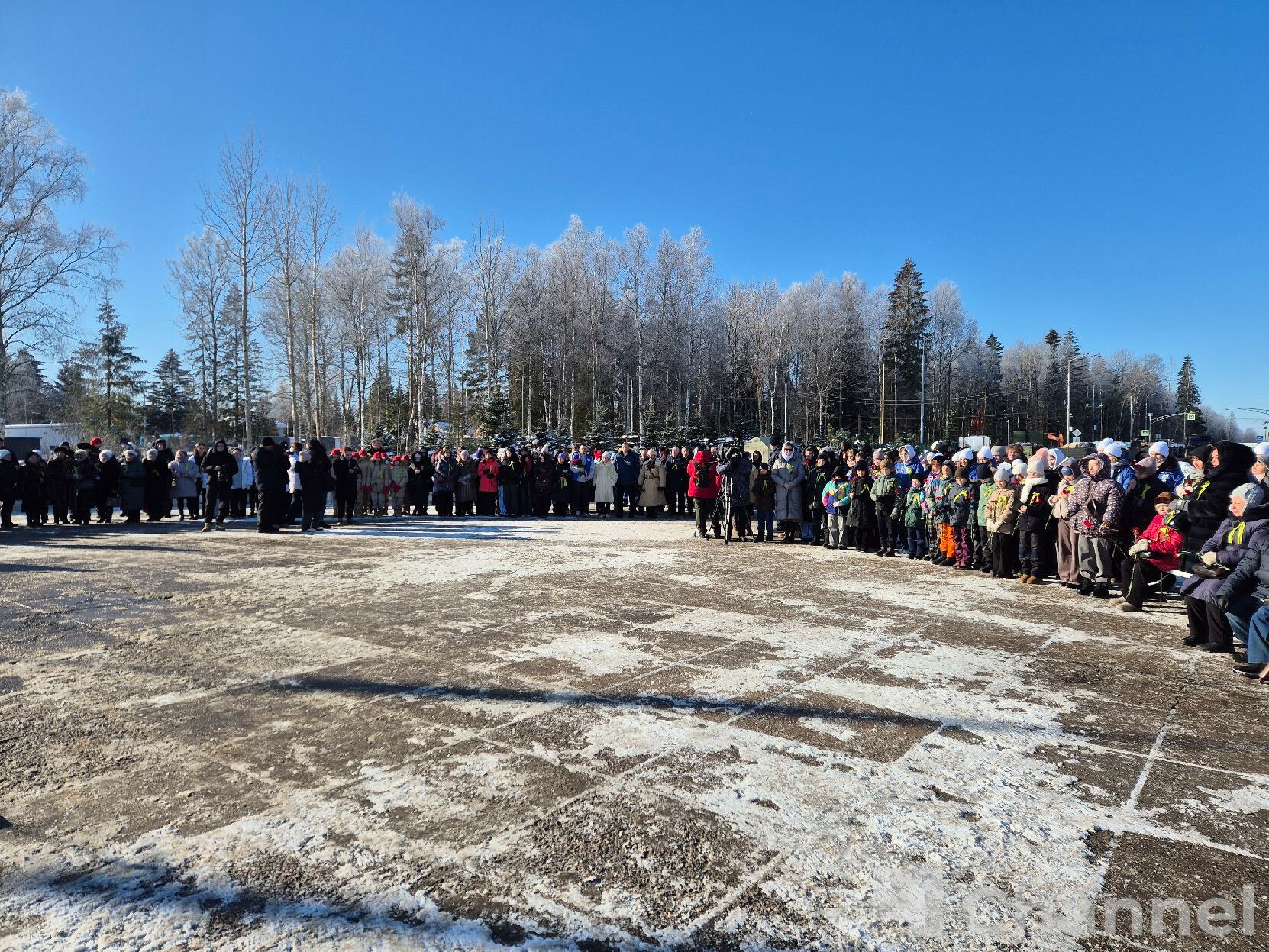 На Ладоге прошла первая историческая реконструкция проезда автомобильного конвоя по маршруту "Дорога жизни" На Ладоге прошла первая историческая реконструкция проезда автомобильного конвоя по маршруту "Дорога жизни"