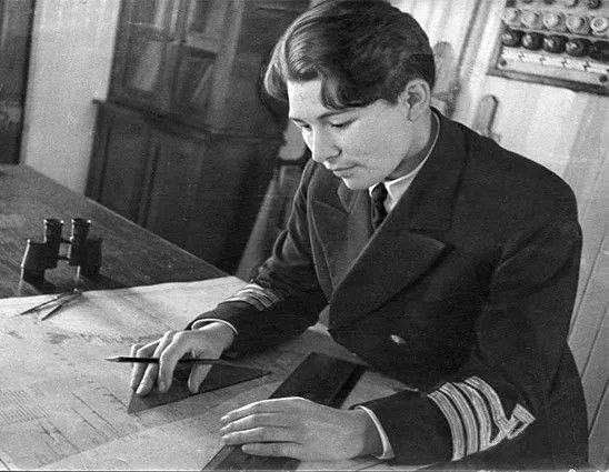 Александр Коц: ВЕЧЕРНИЙ ЗВОН:. героиня уходящего дня Александр Коц: ВЕЧЕРНИЙ ЗВОН:. героиня уходящего дня