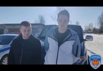 В Лужском районе полиция задержала двух дрифтеров, устроивших шоу на парковке ТЦ