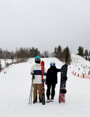 Лыжи или сноуборд?. Ликбез для новичков Этот вечный спор длится годами: кто круче, кто техничнее, а у кого вайбы лучше