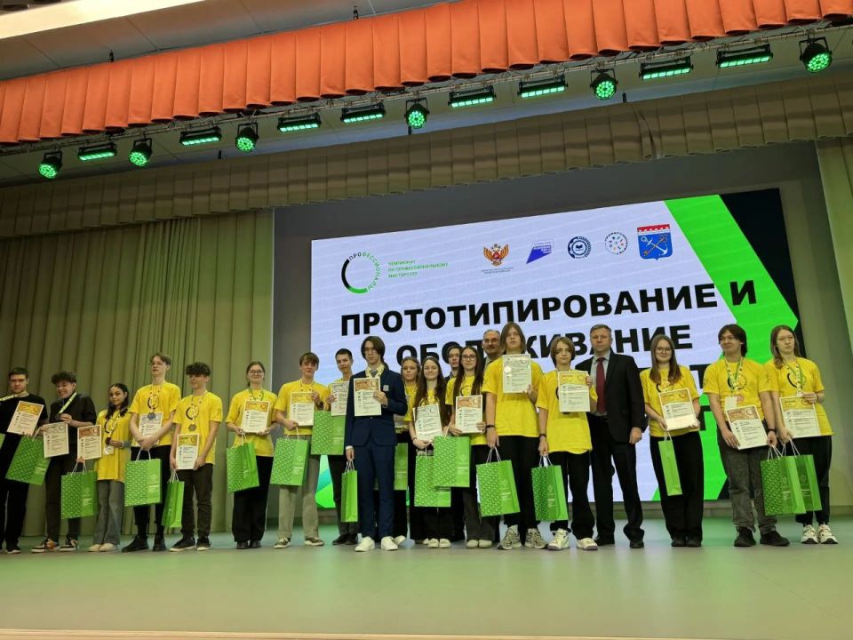 250 молодых профессионалов получат работу в Ленобласти