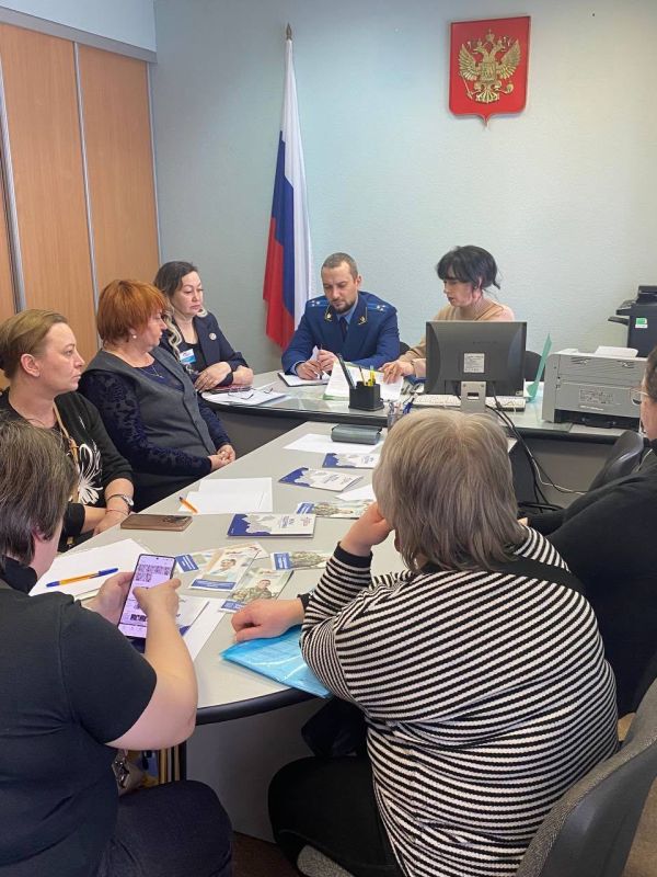 Сланцевский городской прокурор Александр Темир провел выездной прием участников специальной военной операции (СВО) и членов их семей в военкомате