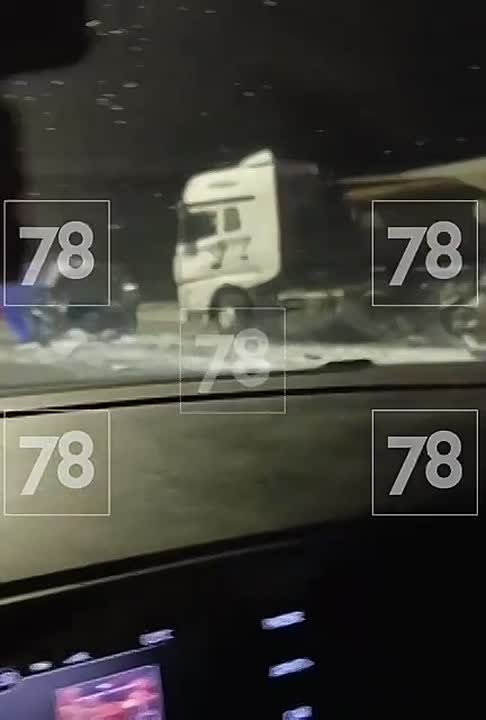 Две фуры столкнулись в Выборге — все произошло вечером на трассе «Скандинавия» недалеко от поселка Огоньки