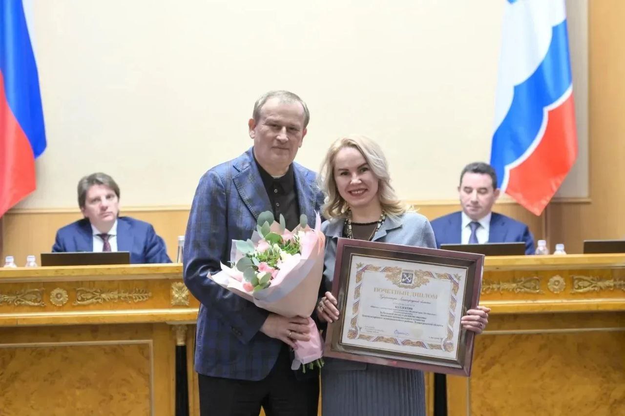 Слесари, сварщики, маляры, диспетчеры, водители спецтехники, электромонтёры, мастера коммунальных предприятий: губернатор Ленинградской области Александр Дрозденко вручил государственные награды более 50 сотрудникам сферы... Слесари, сварщики, маляры, диспетчеры, водители спецтехники, электромонтёры, мастера коммунальных предприятий: губернатор Ленинградской области Александр Дрозденко вручил государственные награды более 50 сотрудникам сферы...