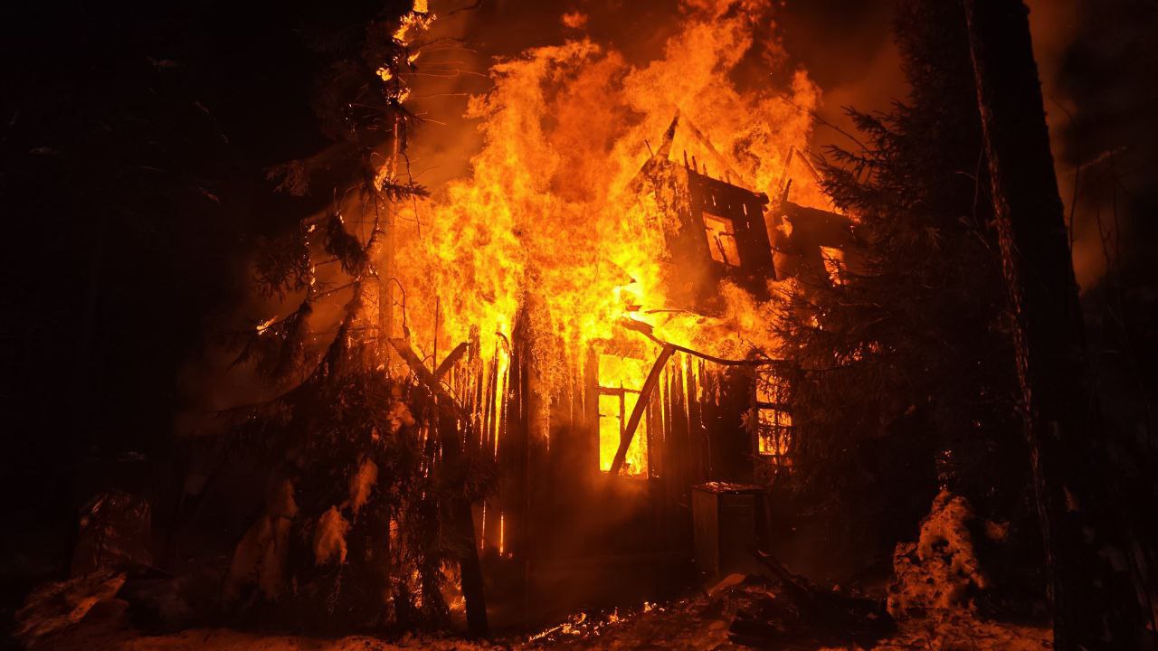 За прошедшие сутки подразделения территориального пожарно-спасательного гарнизона Ленинградской области реагировали на 10 оперативных событий: